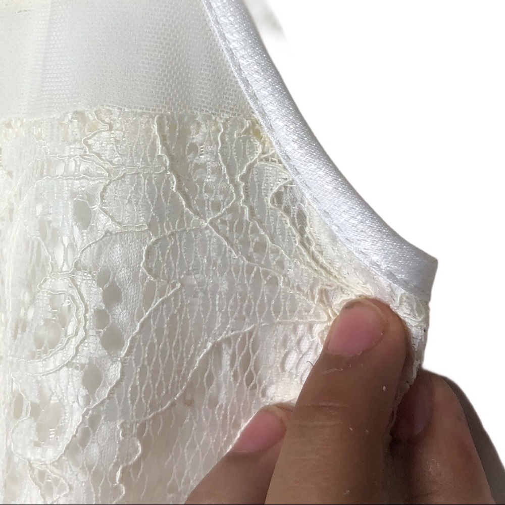 Express Sleeveless White Lace Tank Top - Picture 6 of 9